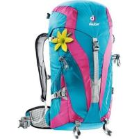 A minimal adventure racing and outdoor sports pack for shorter back lengths