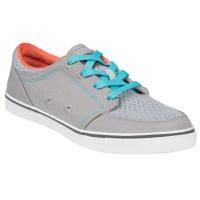 Water shoes don't have to look drab. The NRS Women's Vibe looks good while kickin' it on the river or at happy hour.