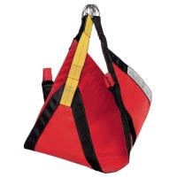 The BERMUDE is an evacuation triangle without shoulder straps that is easily put on and adapts without adjustment to different sizes